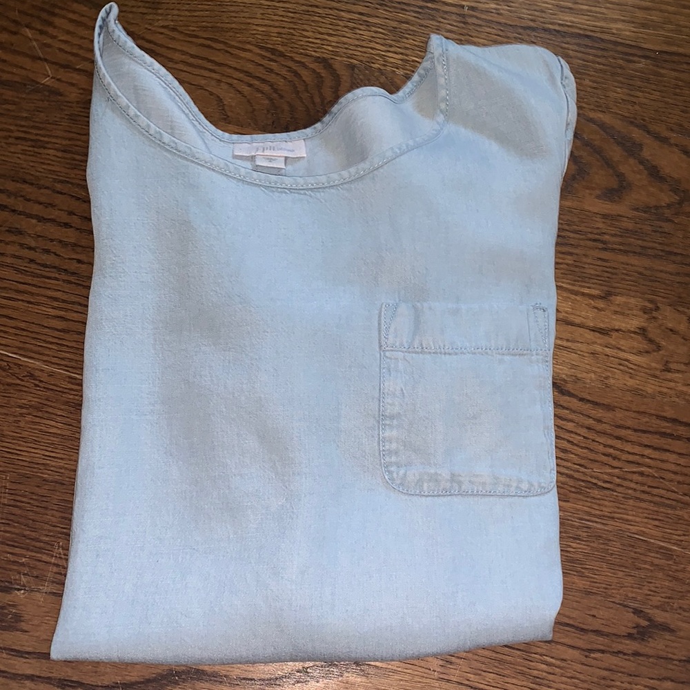 supper cute denim top.